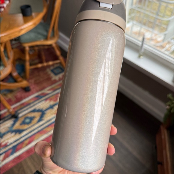 Owala Merry and Bright Holiday Magic 2024 32 oz Water Bottle. - Picture 6 of 7